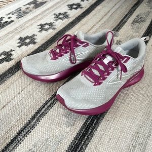 Brooks Levitate running shoes, size 9, GUC